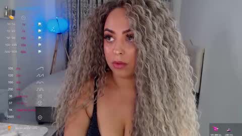 _just_a_queen_3 online show from October 21, 5:16 pm