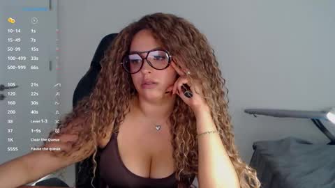 _just_a_queen_3 online show from March 7, 12:16 pm