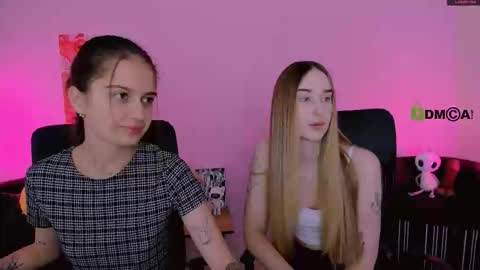 _kellykitten_ online show from December 14, 9:37 am