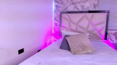 Kendall online show from July 16, 3:10 am