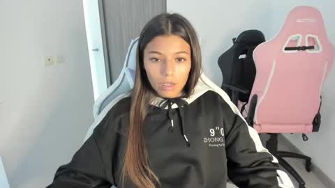 khloe sweet online show from December 22, 6:25 pm