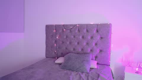 _kimtorres_ online show from February 8, 12:28 am