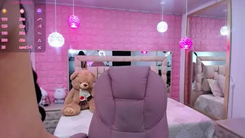 Laura online show from December 14, 1:06 pm