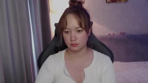 _lalune_ online show from September 19, 9:24 am