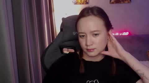 _lalune_ online show from October 14, 8:28 am