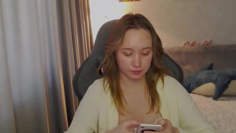 _lalune_ online show from February 27, 5:07 am