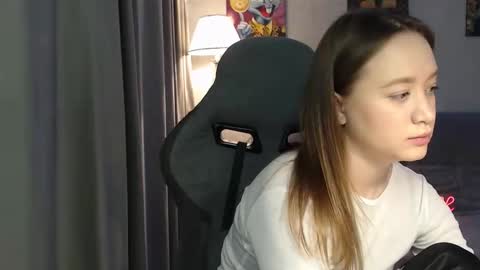 _lalune_ online show from January 15, 2:04 pm