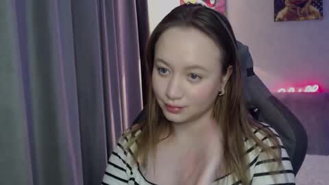 _lalune_ online show from October 2, 12:20 am