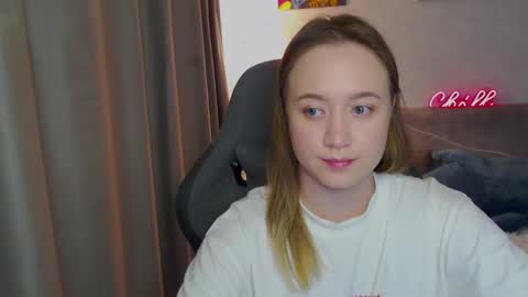 _lalune_ online show from March 1, 1:21 am