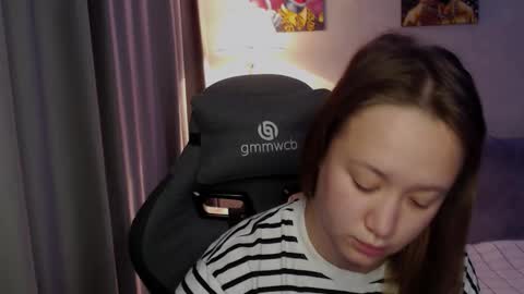 _lalune_ online show from September 21, 3:21 am