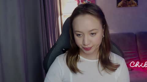 _lalune_ online show from November 5, 9:33 am