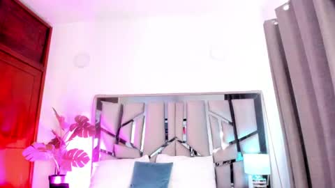 Lanna  online show from April 18, 7:07 pm