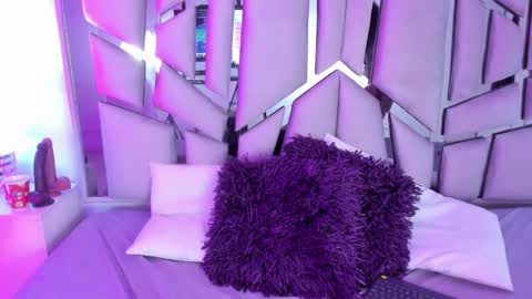 Lanna  online show from March 11, 2:18 pm