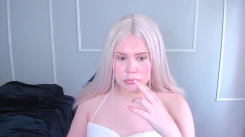 leana online show from October 24, 7:25 pm