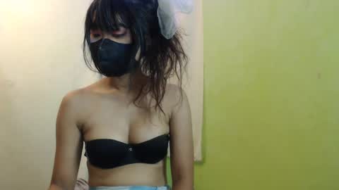 _lilies_gigi_ online show from February 19, 9:47 pm