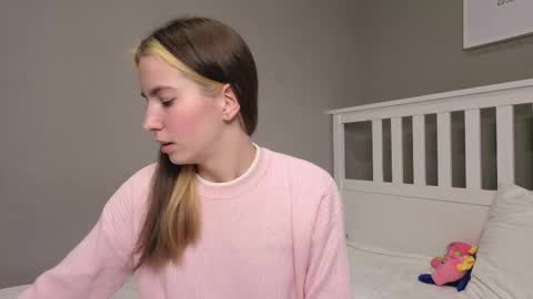 Emma online show from November 22, 4:27 pm