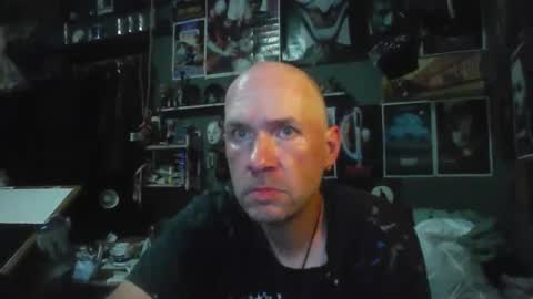 That guy online show from May 18, 12:42 am