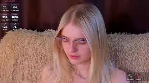 Monica online show from December 19, 8:48 pm