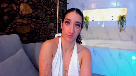 Snapshot of _luna_dupont_ chatting on February 4, 3:15 pm  Luna  online show from February 4, 3:15 pm