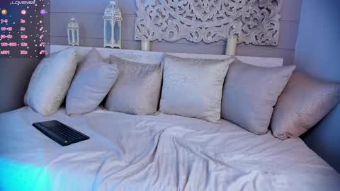 Snapshot of _luna_dupont_ chatting on February 20, 6:03 pm  Luna  online show from February 20, 6:03 pm