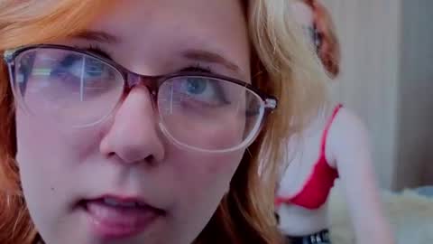_lynxie_ online show from June 18, 9:14 am
