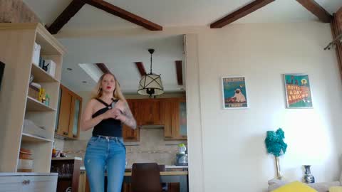 _mari_ online show from June 11, 10:13 am