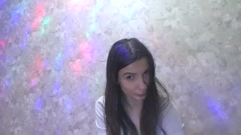 me0w me0w online show from December 13, 9:30 pm