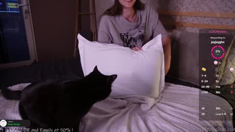 Snapshot of _meg chatting on December 23, 5:22 pm Meg online show from December 23, 5:22 pm