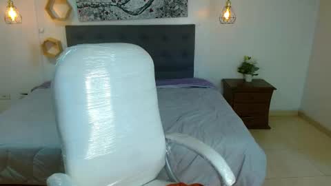 _melliissa_ online show from April 11, 8:57 pm