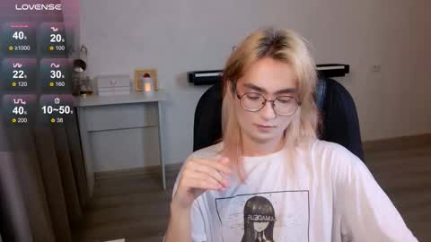 _meow_neko_ online show from November 9, 8:33 pm