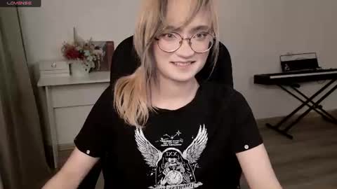 _meow_neko_ online show from July 25, 2:42 am