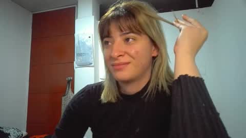 Mia-foster online show from April 7, 10:45 pm