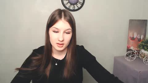 Mia online show from March 9, 2:21 pm