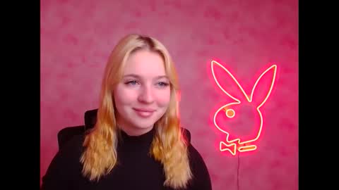 Melanie online show from November 4, 6:59 am