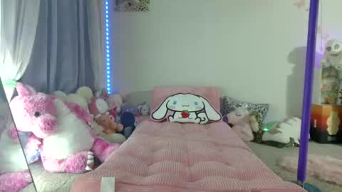 Mimi Mochi  online show from August 7, 7:06 am