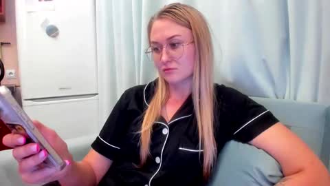 Snapshot of _miss_eva_ chatting on October 8, 7:31 pm Eva online show from October 8, 7:31 pm