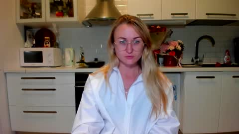 Snapshot of _miss_eva_ chatting on September 28, 10:19 pm Eva online show from September 28, 10:19 pm