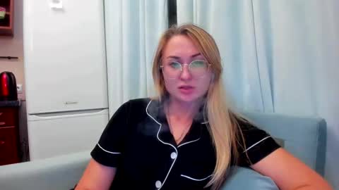Snapshot of _miss_eva_ chatting on September 22, 7:18 pm Eva online show from September 22, 7:18 pm