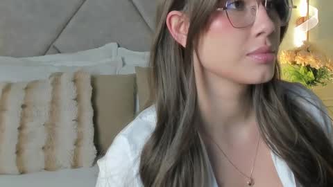 kimberley cruz online show from October 31, 12:05 pm