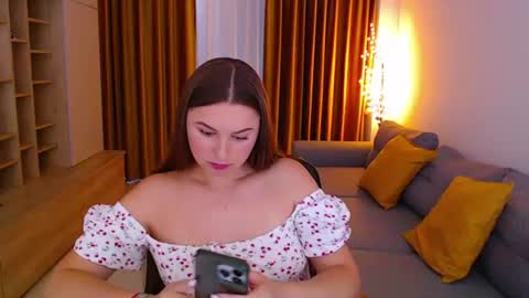 Mia online show from June 18, 7:03 am