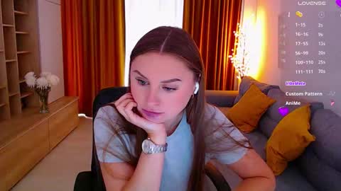 Mia online show from October 12, 10:19 am