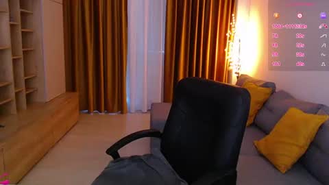 Mia online show from June 17, 7:02 am
