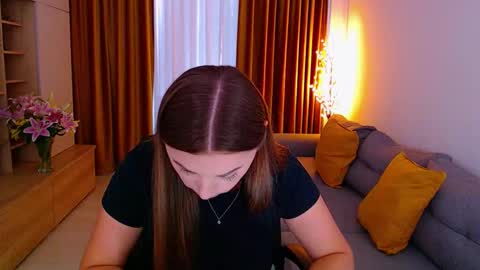 Mia online show from September 23, 8:08 am