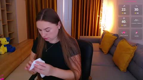 Mia online show from July 23, 7:50 am