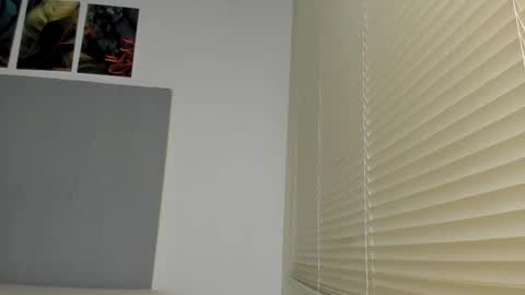 _molly_rosse_ online show from October 25, 12:04 pm