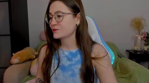 Snapshot of _nemalkovamia chatting on February 24, 5:11 am Mia with a big heart  online show from February 24, 5:11 am