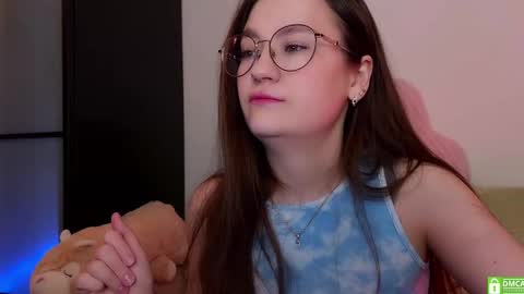 Snapshot of _nemalkovamia chatting on March 12, 3:35 am Mia with a big heart  online show from March 12, 3:35 am