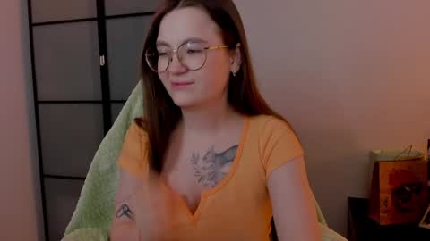 Snapshot of _nemalkovamia chatting on February 8, 3:30 am Mia with a big heart  online show from February 8, 3:30 am