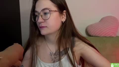 Snapshot of _nemalkovamia chatting on March 11, 3:14 am Mia with a big heart  online show from March 11, 3:14 am