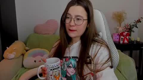 Snapshot of _nemalkovamia chatting on March 5, 2:57 am Mia with a big heart  online show from March 5, 2:57 am